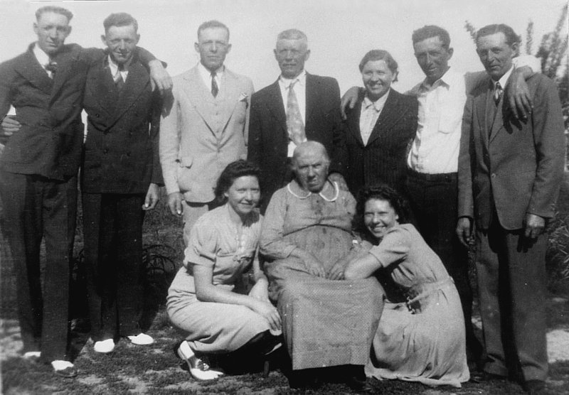 tessarofamily1940s_800w.jpg